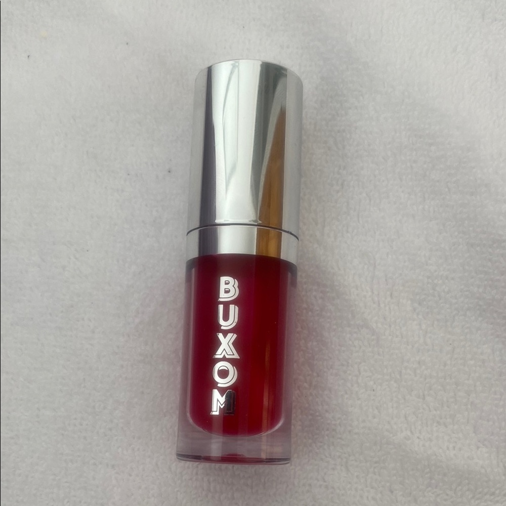 Buxom full-on plumping lip oil in berry blast